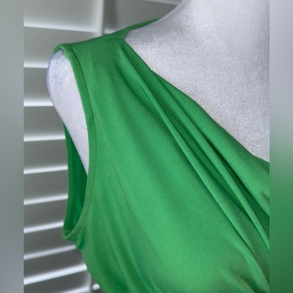 New York & Company Emerald Green Sleeveless Ruched Top Size Small - Picture 7 of 9